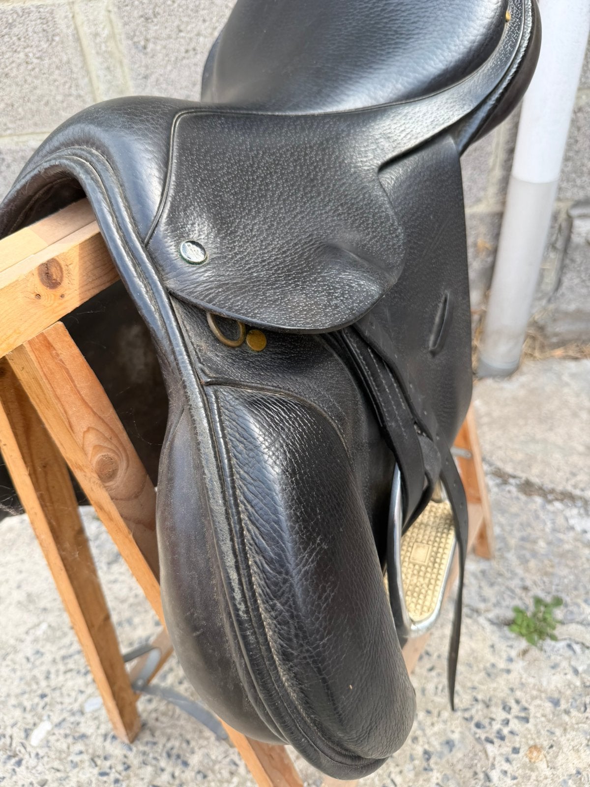 Selle BR en cuir noir – env. 18 pouces, Enlèvement