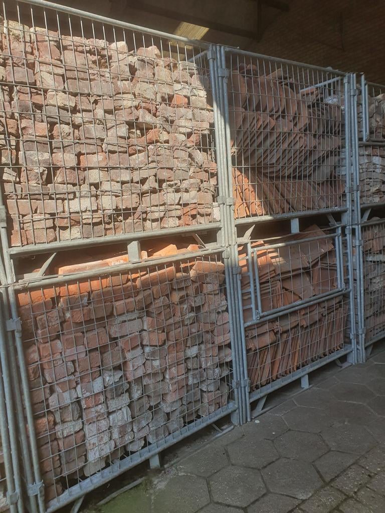 Grote hoeveelheid metselstenen, dakpannen, Ophalen