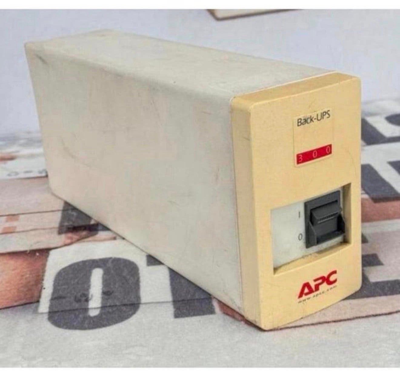 Station d'alimentation de secours APC BK300 300 VA UPS, apcc, Enlèvement ou Envoi, Utilisé