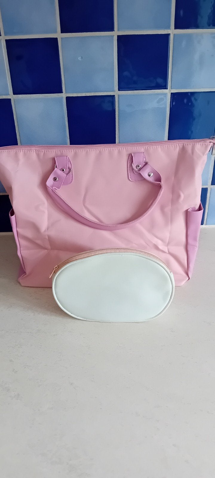 Grote roze nylon reiskoffer, Handtassen en Accessoires, Toilettassen, Zo goed als nieuw, Dame, Roze, Ophalen of Verzenden
