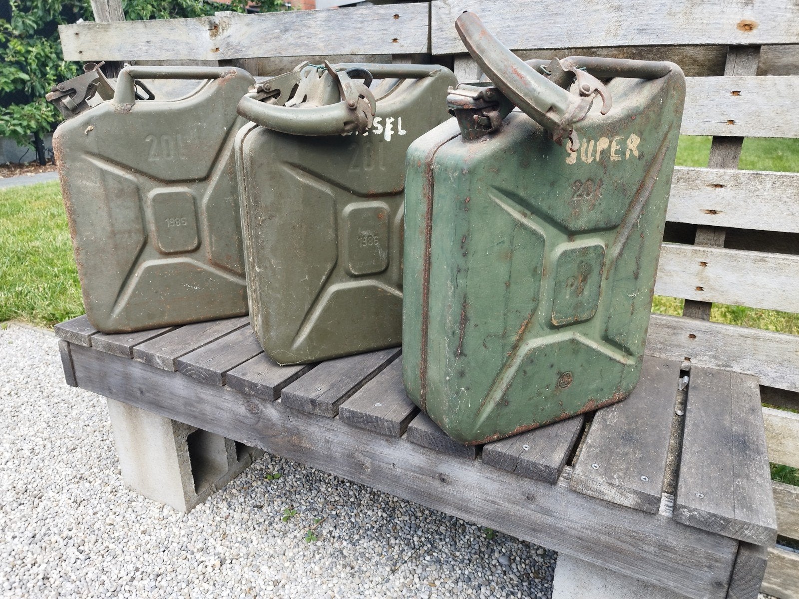 3 metalen jerrycans in gebruikte, maar goede staat (20 lit), Ophalen