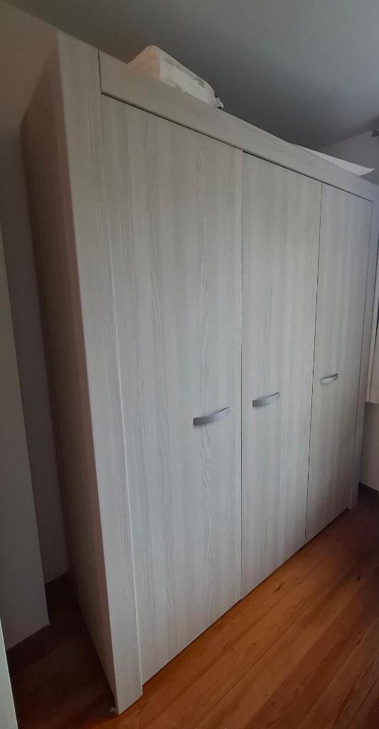 Kleerkast, Huis en Inrichting, Kasten | Kleerkasten, Ophalen, Zo goed als nieuw, Met deur(en)