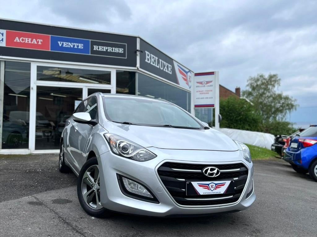 HYUNDAI i30 SW 1.6 CRDi*PDC*REG*CLIM, Autos, Hyundai, https://public.car-pass.be/vhr/eaef8406-9ede-49bd-b5f6-2be6760e2fc5, Argent ou Gris
