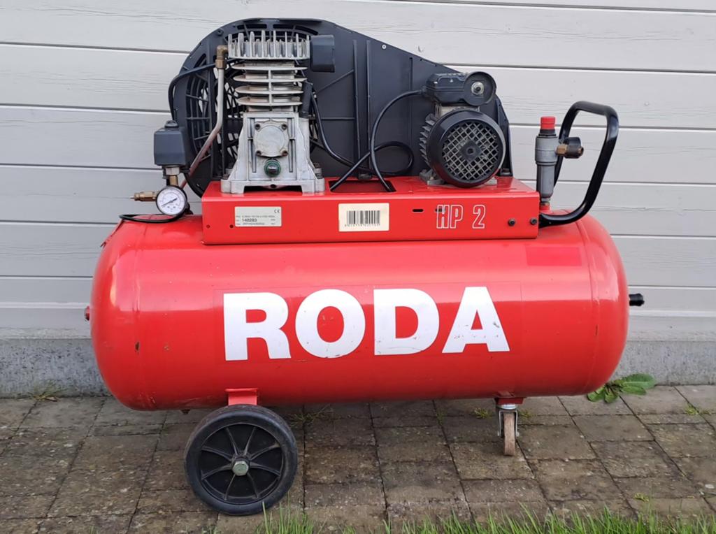 Compressor RODA 100L, Doe-het-zelf en Bouw, Compressors, 100 liter of meer, Ophalen, Gebruikt, 6 tot 10 bar