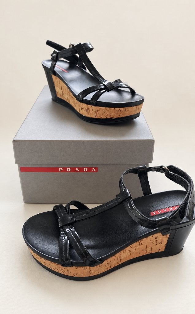 Prada laksandalen met kurkdetail maat 37, Prada, Zwart, Overige typen, Ophalen of Verzenden