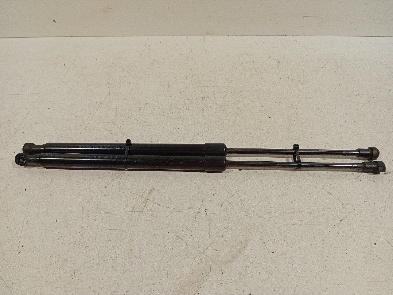 Gasdrukveerset achter Nissan Micra, Onderdelen@venauto.nl, Van der Ven Autorecycling B.V., Gebruikt, Ettenseweg 76, 4706 PB Roosendaal, The Netherlands