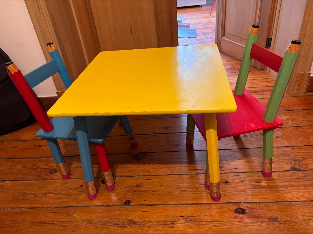Table de jeux enfants + 4 chaises, Enfants & Bébés, Enlèvement, Utilisé