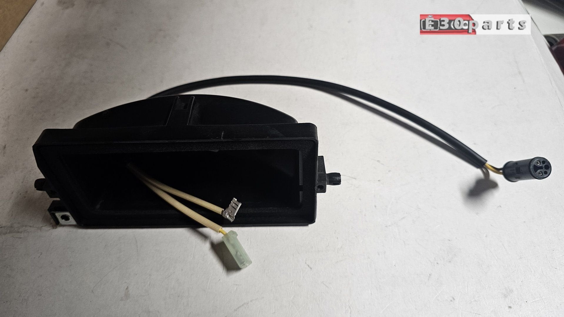 Mistlamp houder links BMW 3 Serie E30 type 1 63171375043 137, Neuf, -, Origine de la pièce connue, -