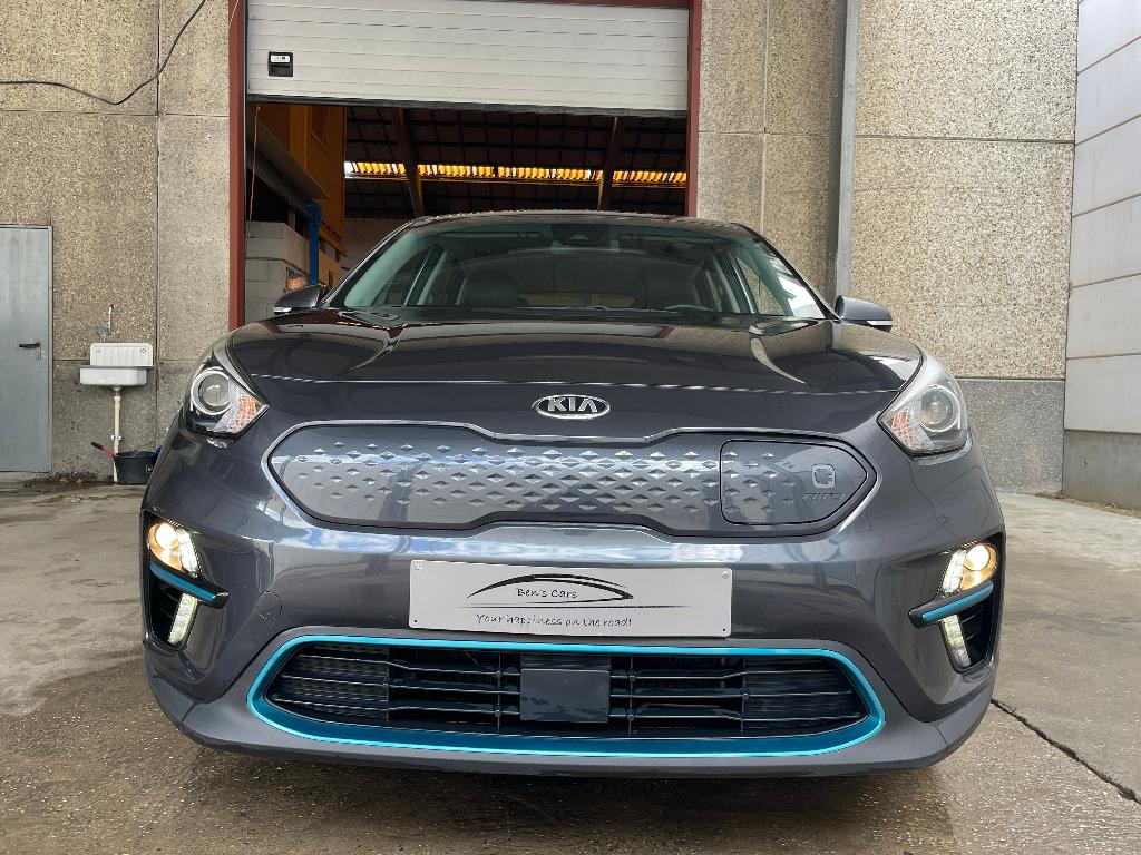 Kia e-Niro DE4 MUST 64 kWh Automaat 150KW/204pk*, Automaat, 0 cilinders, Parkeersensor, Zwart