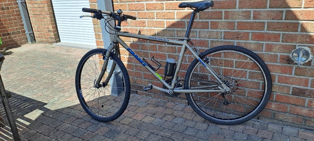 MTB + fietsstandaard, Ophalen, Zo goed als nieuw