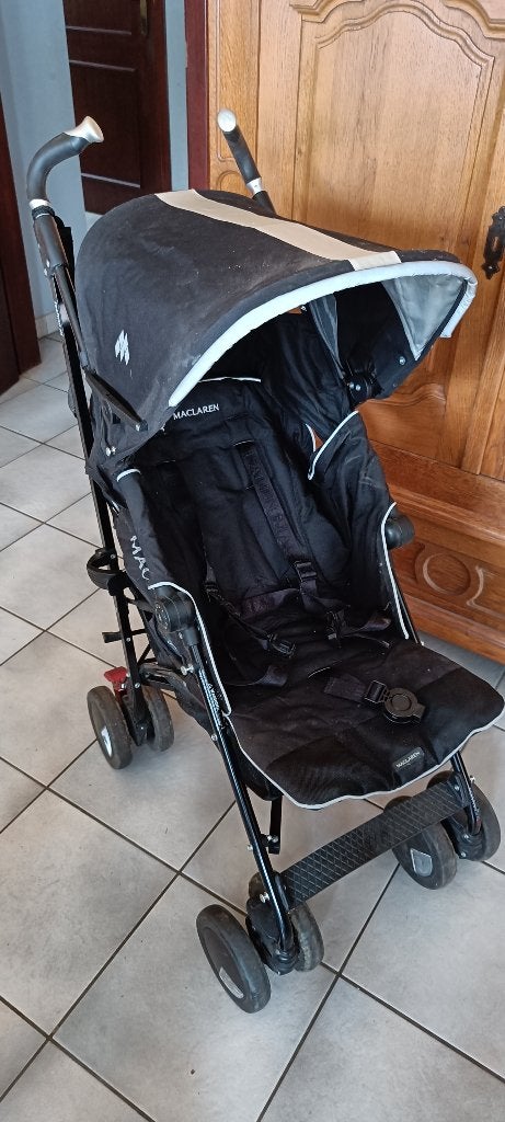 Zwarte buggy van het merk Maclaren, Kinderen en Baby's, Buggy's, Ophalen, Zo goed als nieuw, Maclaren, Verstelbare rugleuning
