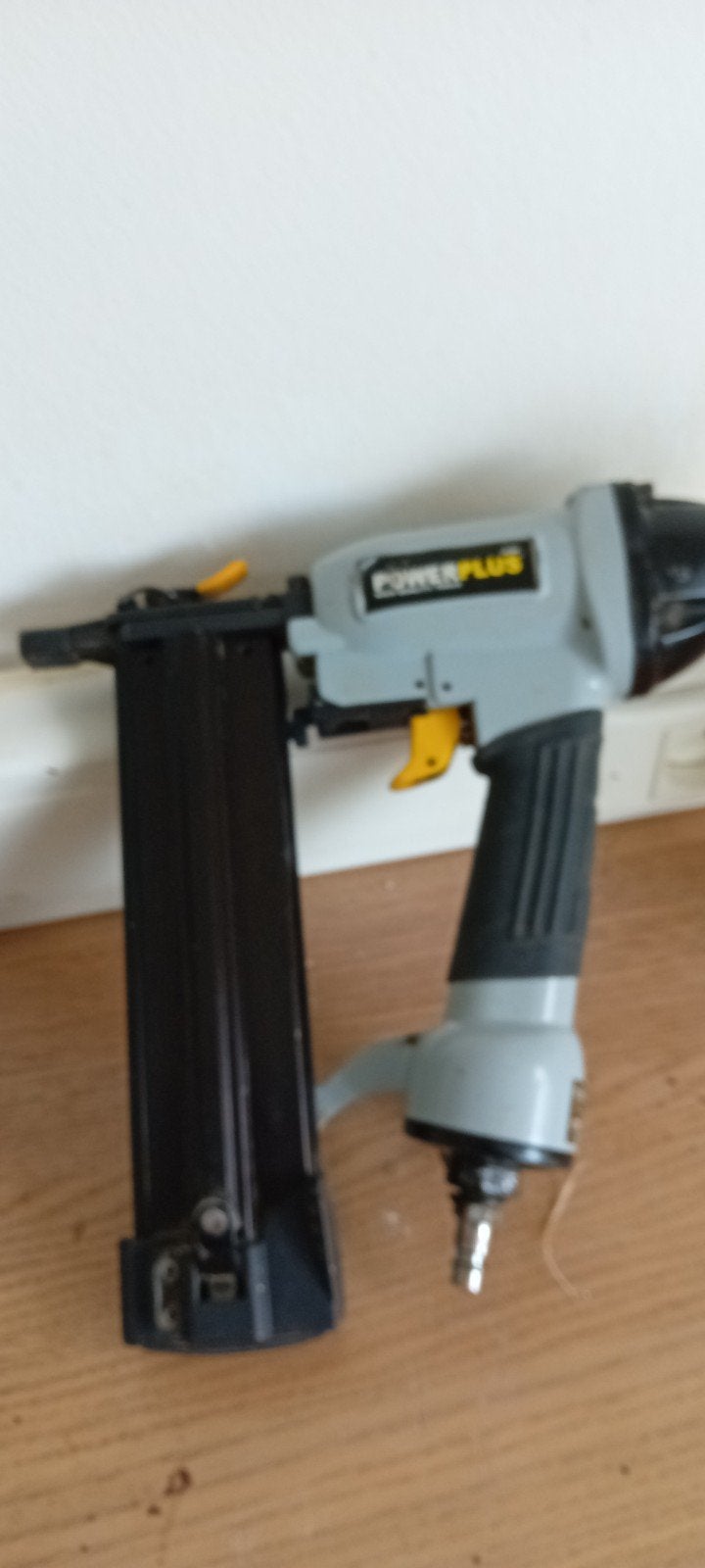 pistolet à clous pneumatique PowerPlus, Enlèvement, Comme neuf