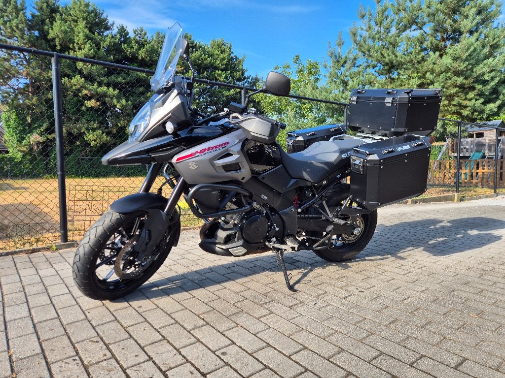 Suzuki V-Strom 1000 | Slechts 7.688 km | incl Givi kofferset, Motoren, Motoren | Suzuki, 2 cilinders, Motorrijbewijs A, Gebruikt