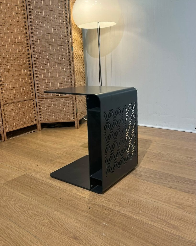 Design on Stock Koyo Bijzettafel Zwart NP €769, Huis en Inrichting, Tafels | Bijzettafels, Design Bijzettafels Design on Stock