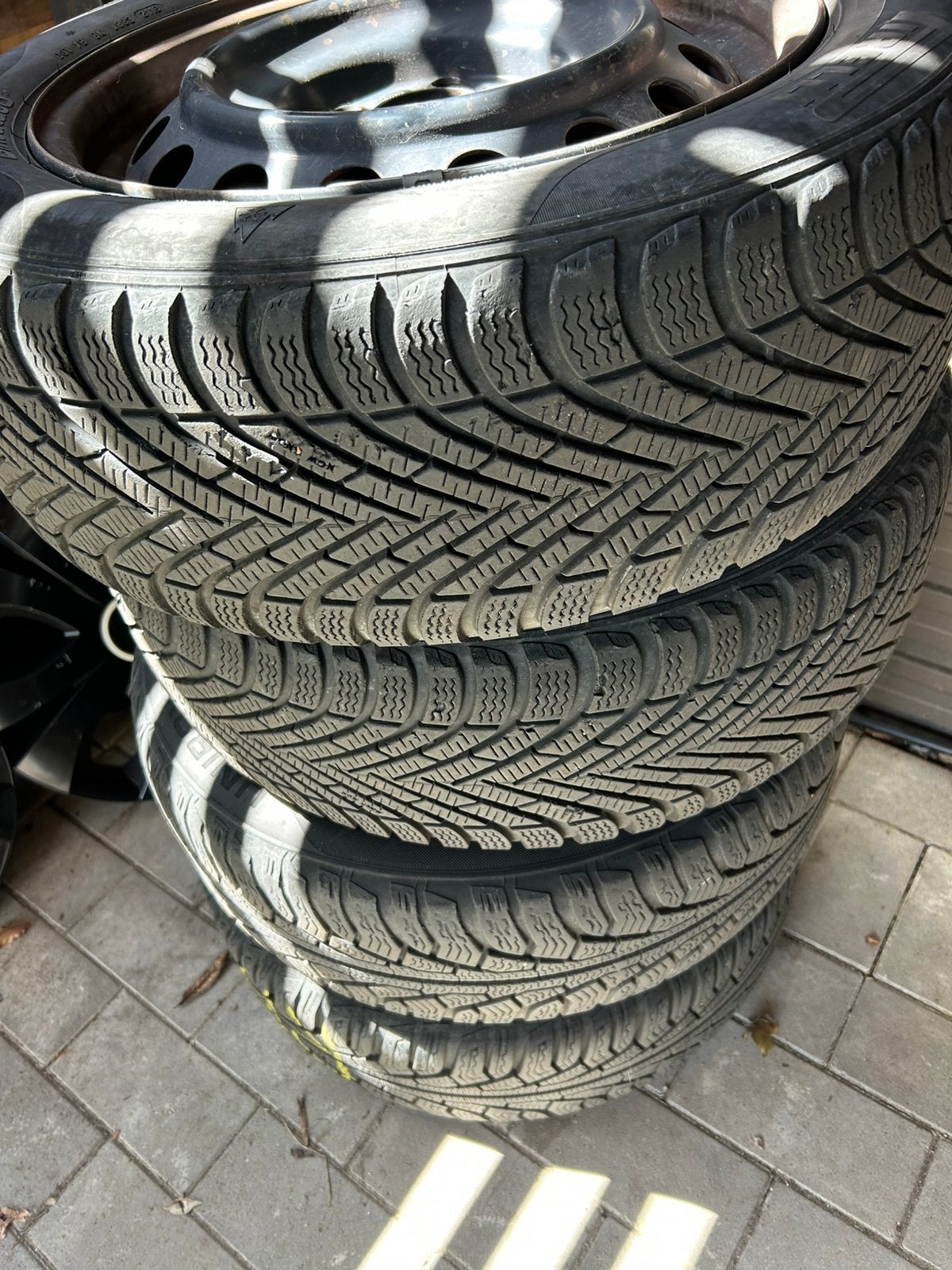4 winterbanden op stalen velg , 5 gaten en wieldeksels, Auto-onderdelen, Banden en Velgen, Ophalen, Gebruikt, 16 inch, Banden en Velgen