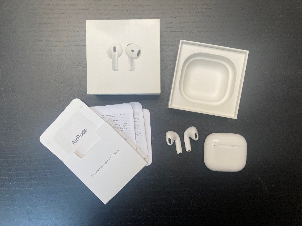 Apple AirPods 4 USB-C – Excellent état – Authentiques, Télécoms, Téléphonie mobile | Écouteurs, Comme neuf, Intra-auriculaires (Earbuds)