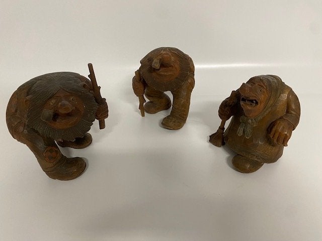 Houten trollen & curiosa, Ophalen
