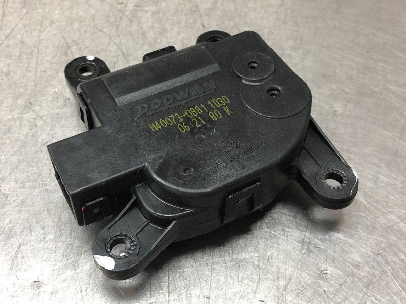 KACHELSTELMOTOR Kia Stonic (YB) (|H4007308811D30|), Gebruikt, Kia