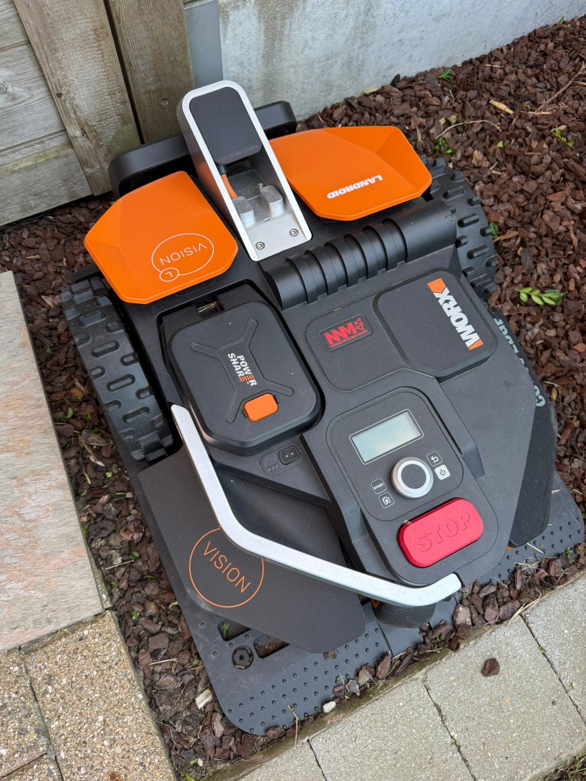 Worx Landroid Vision L1300 met factuur en garantie, Ophalen, Zo goed als nieuw, 20 tot 25 cm, Bestuurbaar via app