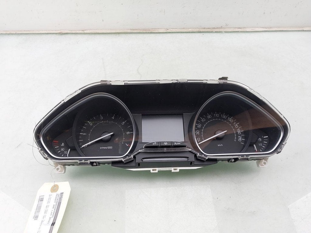 COCKPIT Peugeot 208 I (CA / CC / CK / CL) (01-2012/12-2019), Kontakt-peugeot@peugeot.com, Gebruikt, Peugeot Deutschland GmbH, Bahnhofsplatz
65423  Rüsselsheim, DE