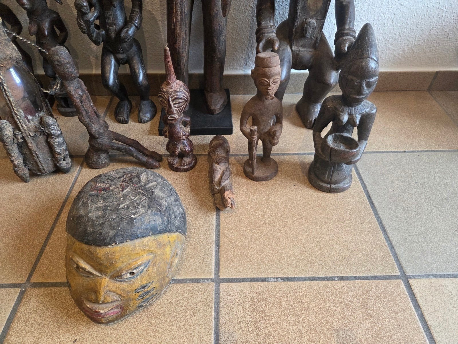 Afrikaanse beelden en Voodoo fles, Ophalen, Masker