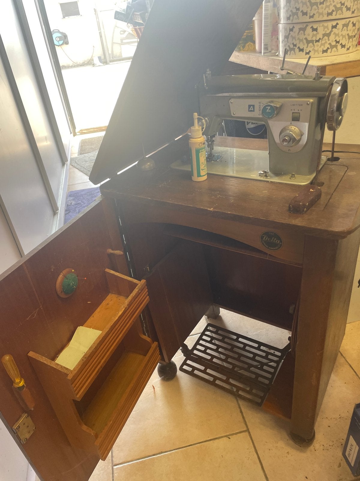 Vinted antieken zig zag naaimachine, Ophalen