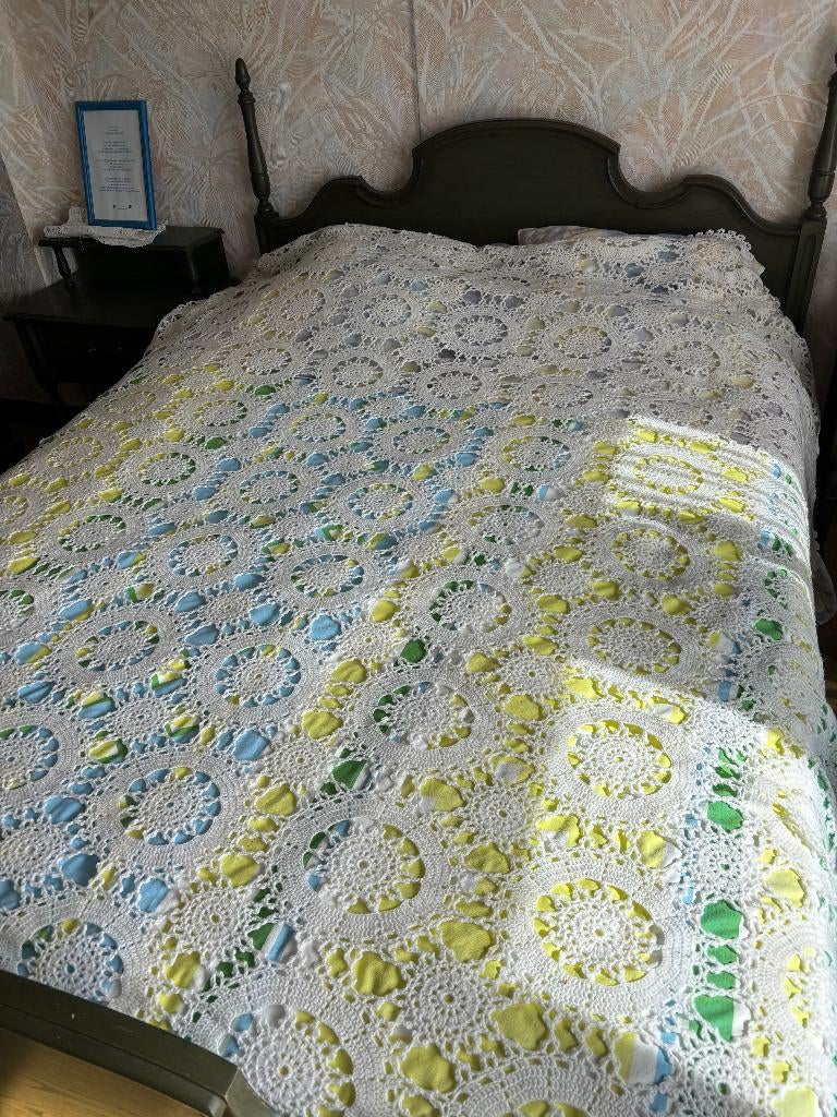 couvre-lits au crochet, Autres couleurs, Comme neuf, Enlèvement, Autres types