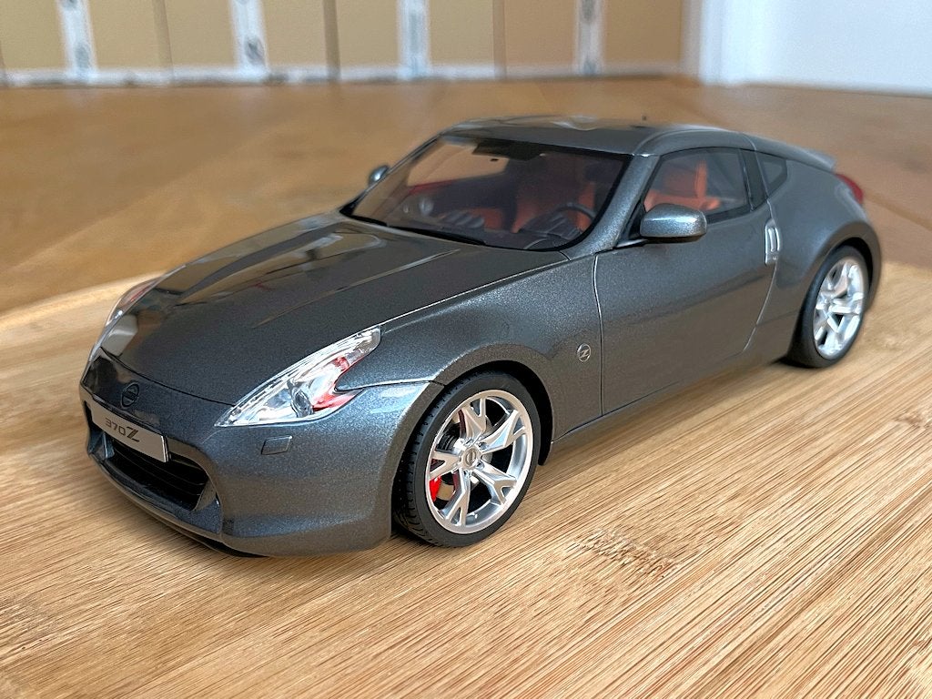 Nissan 370Z Gun Grey metallic 1:18 OttO Mobile nieuw in doos, Hobby & Loisirs créatifs, Voitures miniatures | 1:18, Enlèvement ou Envoi
