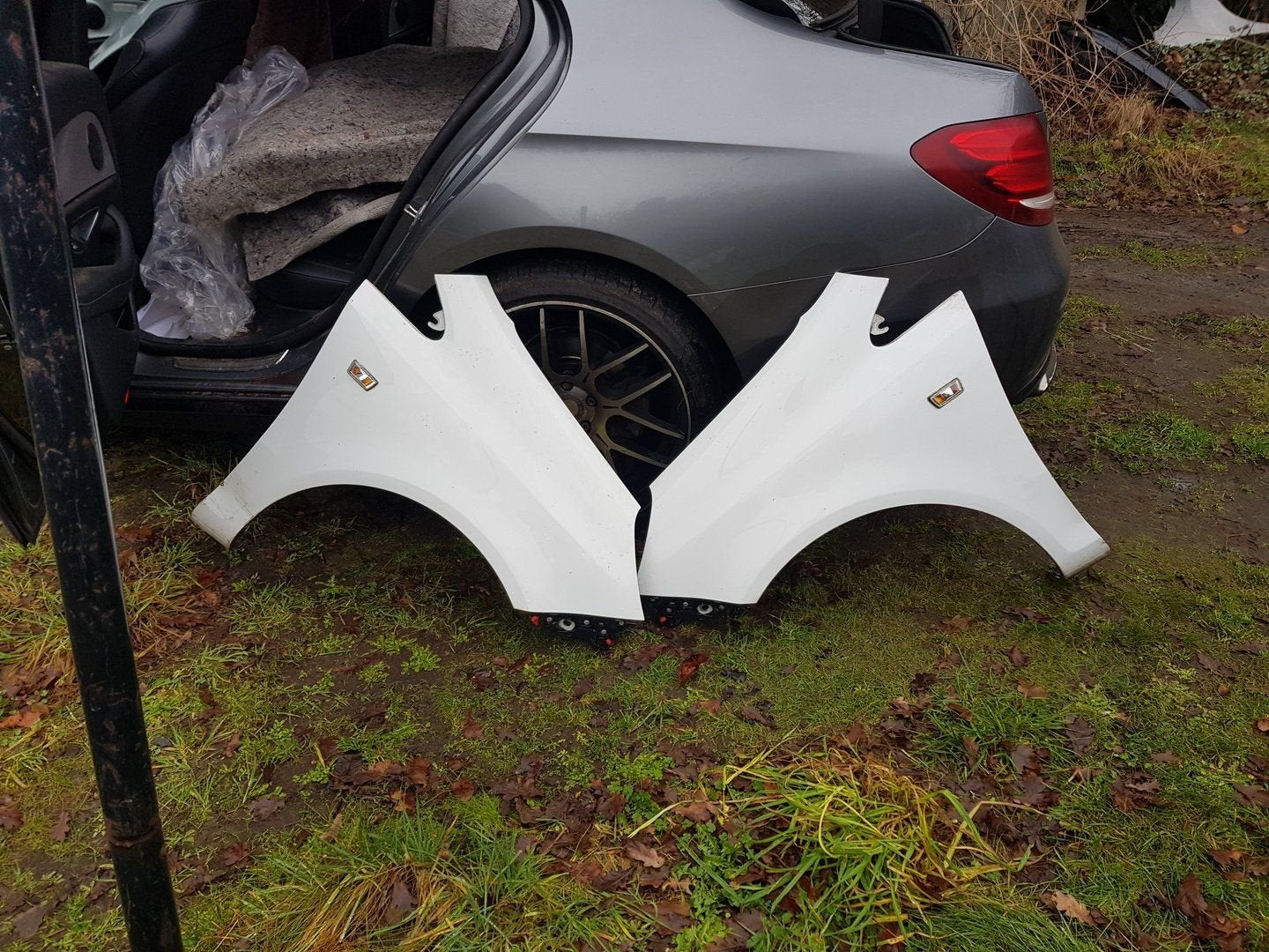 OPEL CORSA D VOORSCHERMEN LINKS+RECHTS  BJ 2007 TOT 2012, Autos : Pièces & Accessoires, -, Garde-boue, Utilisé, -