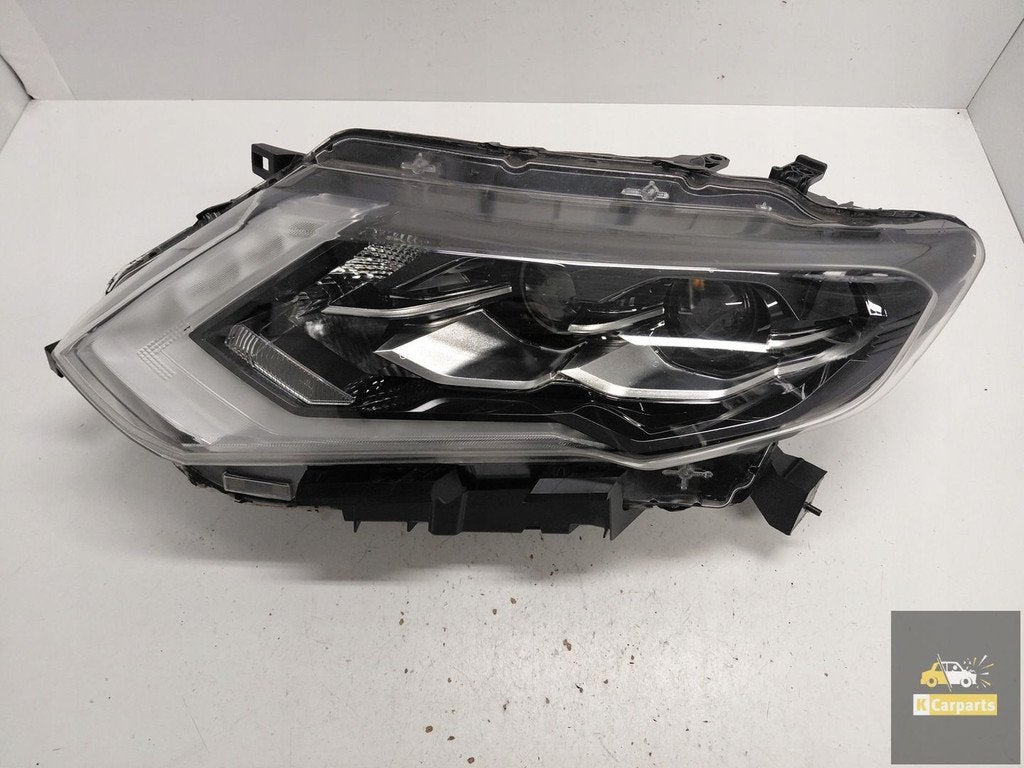 NIssan X-Trail T32 Lift Full Led-lamp links, Takashima 1-chome 1-1
220-8686  Yokohama, NISSAN_SR@mail.nissan.co.jp, Nissan, Gebruikt