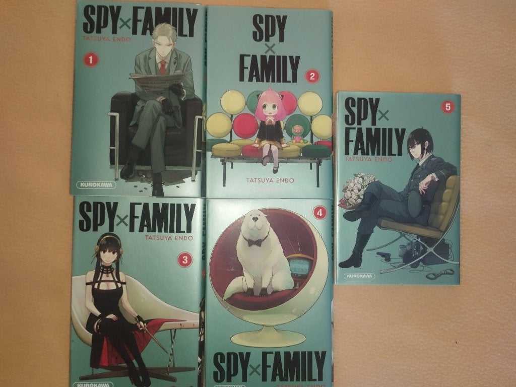 Lot Mangas Spy x Family 1 à 5 (État Neuf), Livres, Série complète ou Série, Enlèvement, Neuf