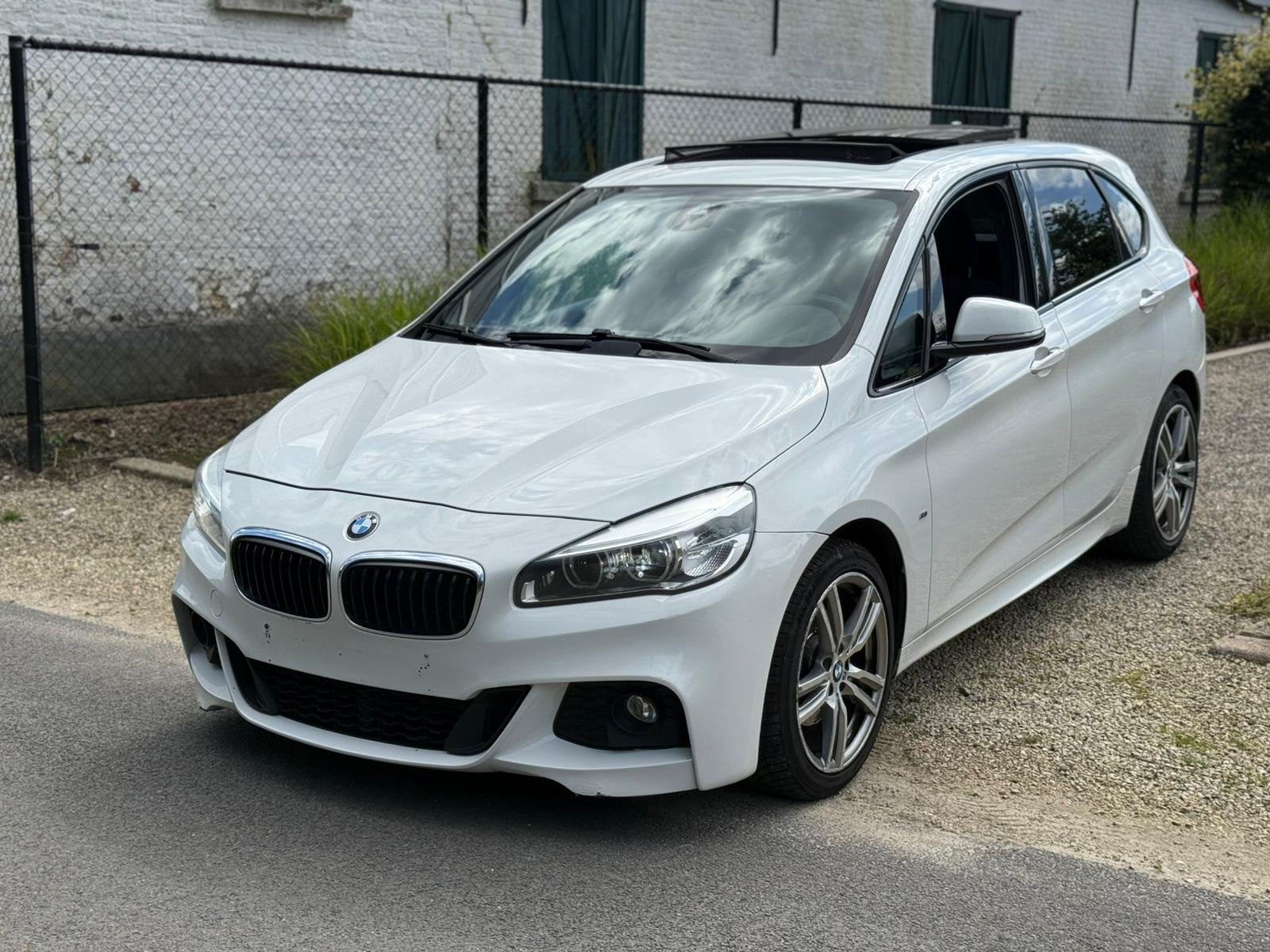 BMW 218d  M-Pakket • Panoramadak • 150 PK, Auto's, Automaat, Monovolume, 1995 cc, 4 cilinders