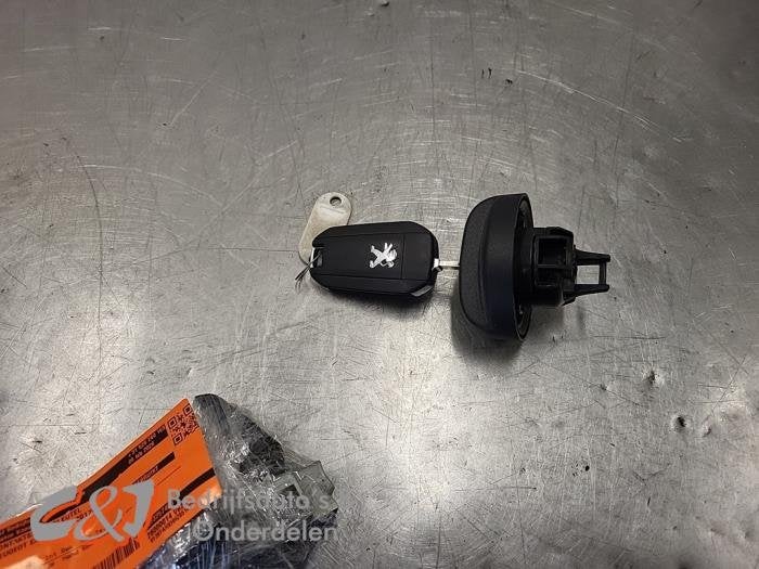 Kontaktslot + Sleutel van een Peugeot Expert, Gebruikt, -, -, Ophalen of Verzenden