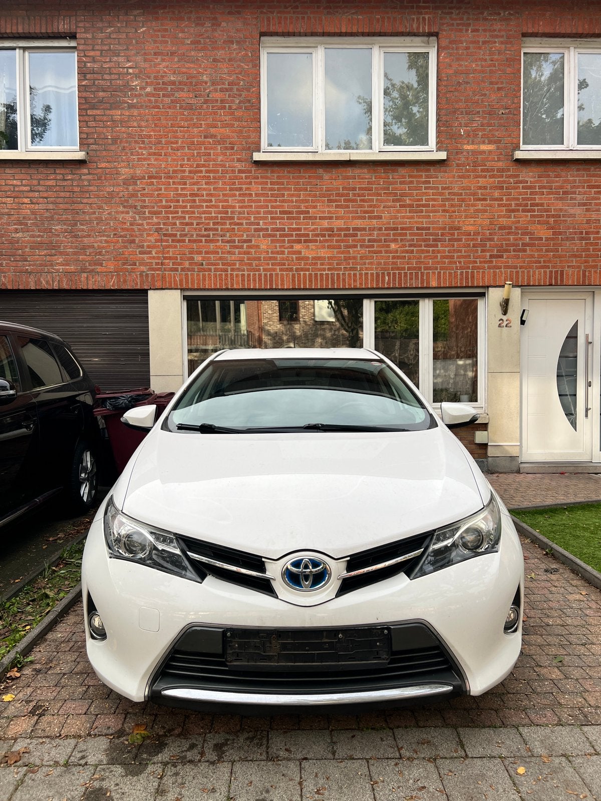 Toyota auris 1.8 hybride gekeurd vr 2 jaar, Auto's, Zwart, 4 cilinders, Overige bekleding, Wit