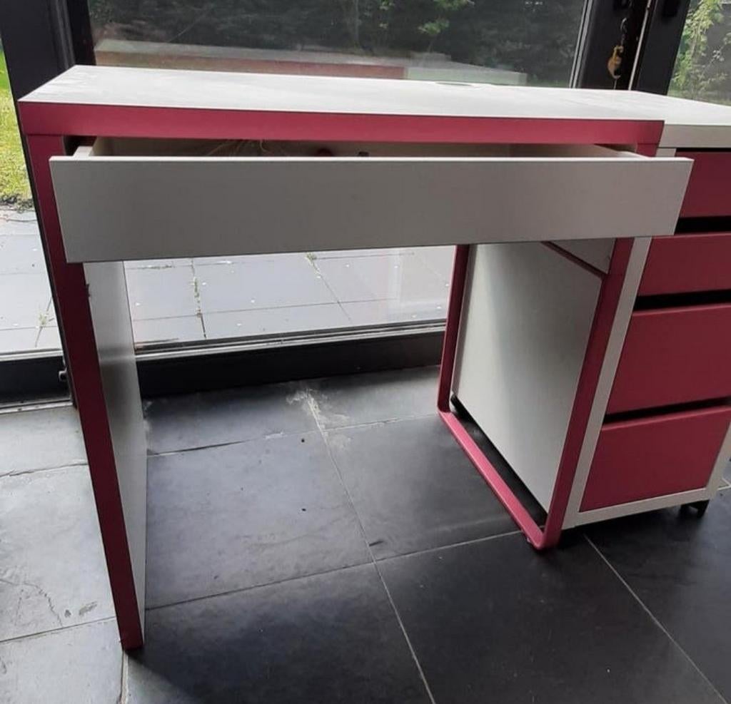 Micke bureau + ladekast op wieltjes/2 delig/ in goede staat, Huis en Inrichting, Ophalen, IKEA, Roze