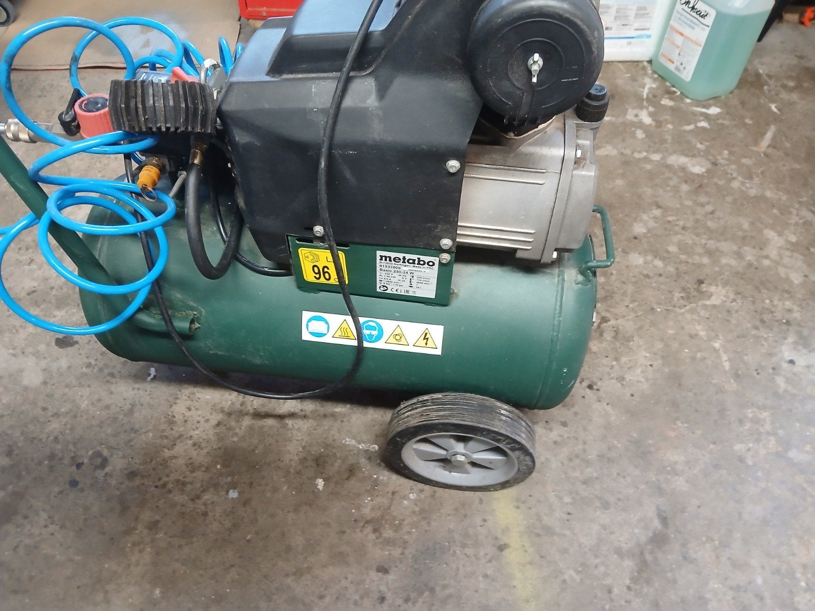 compressor 220 V 24L 6&8Bar, Ophalen, 6 tot 10 bar, Zo goed als nieuw, Minder dan 200 liter/min