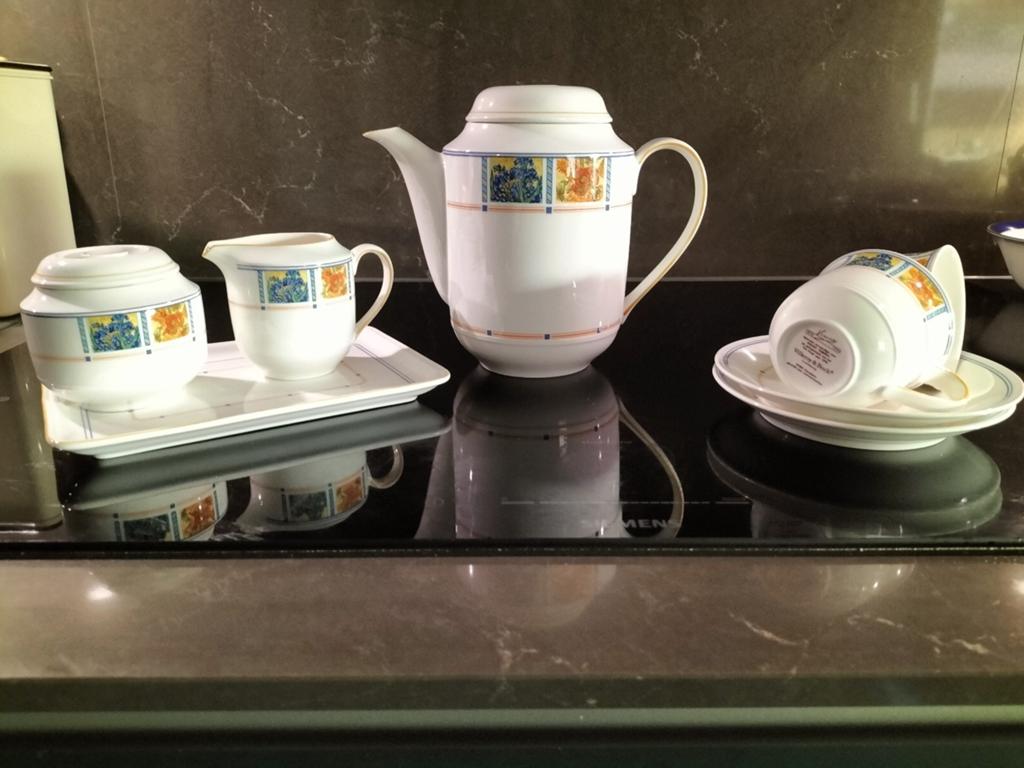 Villeroy en Boch Vincent v. Gogh servies Iris Zonnebloem, Huis en Inrichting, Keuken | Servies, Verzenden