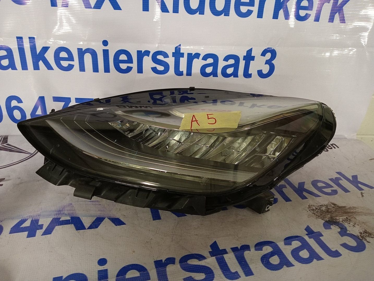 TESLA MODEL 3 Koplampen Rechts met artikelnummer 1077372-00, -, Utilisé, Autres marques automobiles, -