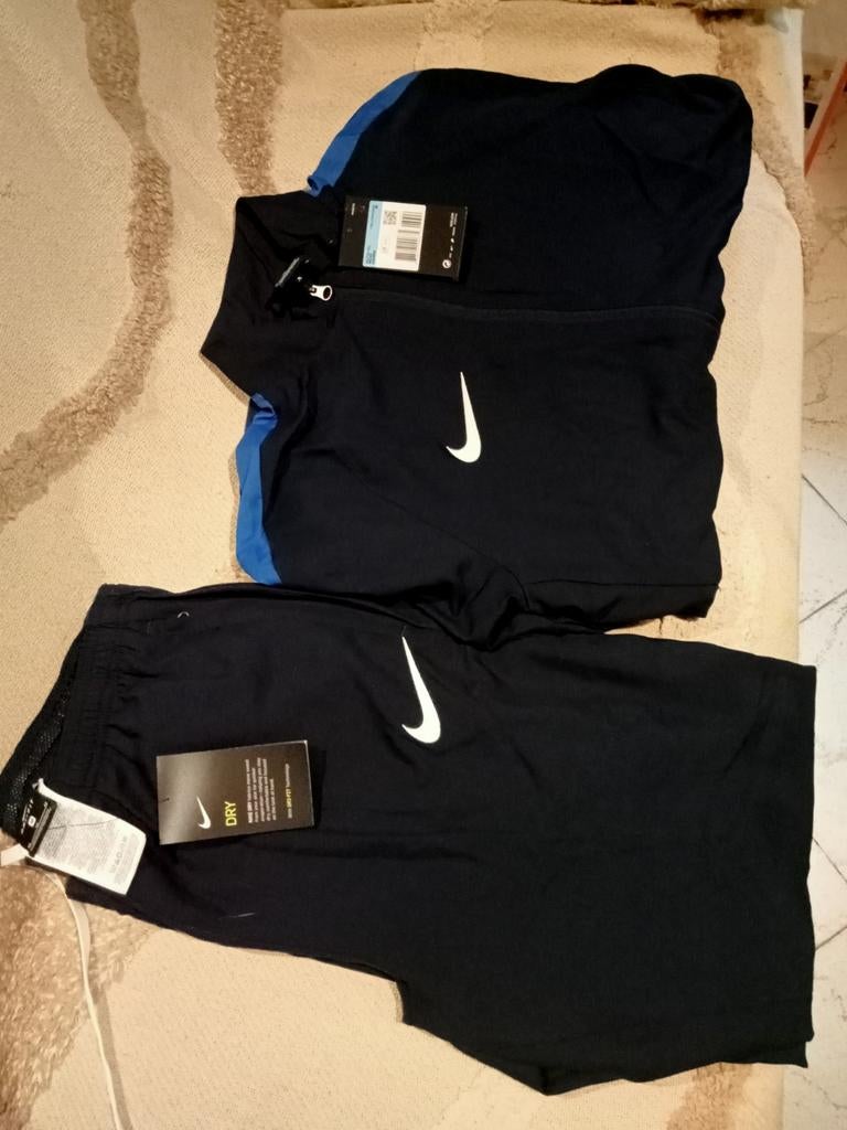 Trainingspak. Nike. M. Blouw. .85€, Ophalen, Maat 48/50 (M)