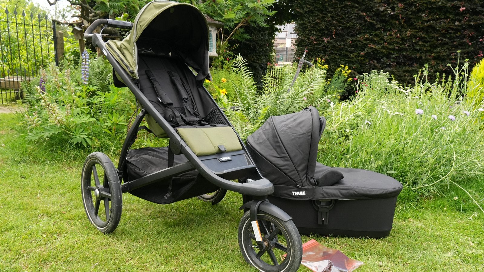 Thule Urban Glide 2 + wieg, Ophalen, Gebruikt