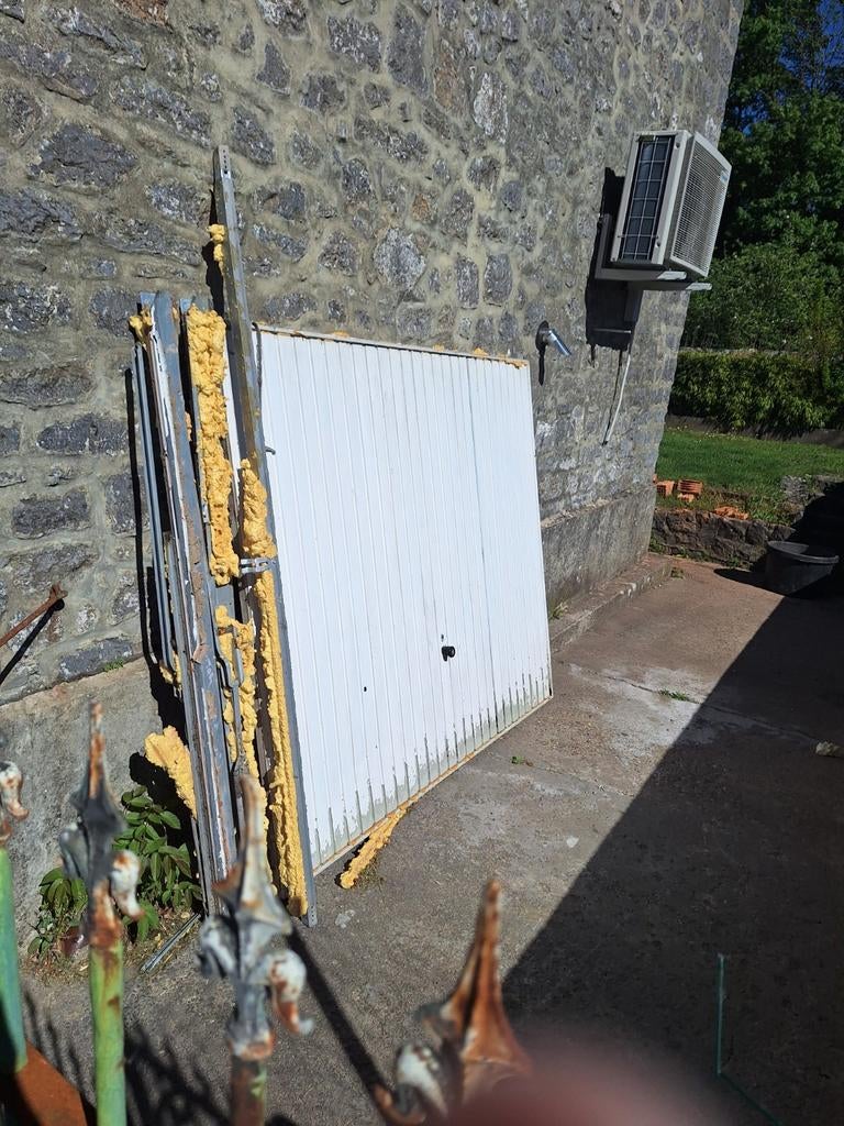 Ferraille / porte de garage à donner
