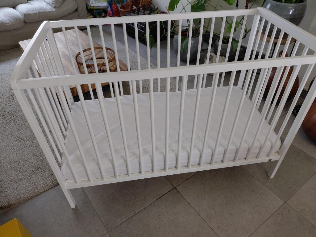Babybedje met Aerosleep matras en hoeslaken, Kinderen en Baby's, Babywiegjes en Ledikanten, Ophalen, Zo goed als nieuw, Ledikant