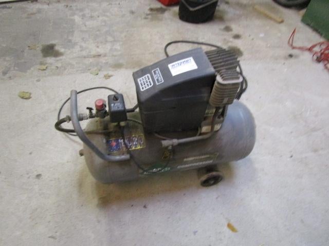 Compressor Airpress 220V 2,5 HP tank 50 liter made in Italy, Doe-het-zelf en Bouw, 25 tot 100 liter, Ophalen, Gebruikt, 6 tot 10 bar