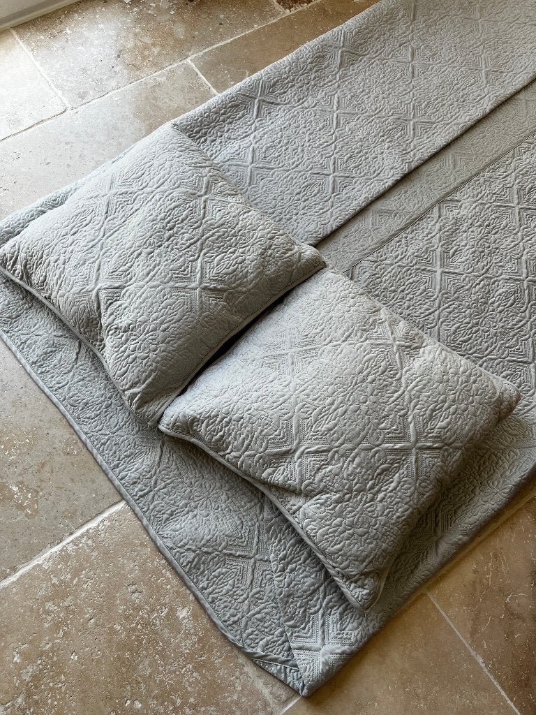 Couvre lit Zara Home, Maison & Meubles, Chambre à coucher | Linge de lit, Enlèvement, Utilisé, Gris, Drap-housse ou Taie d'oreiller