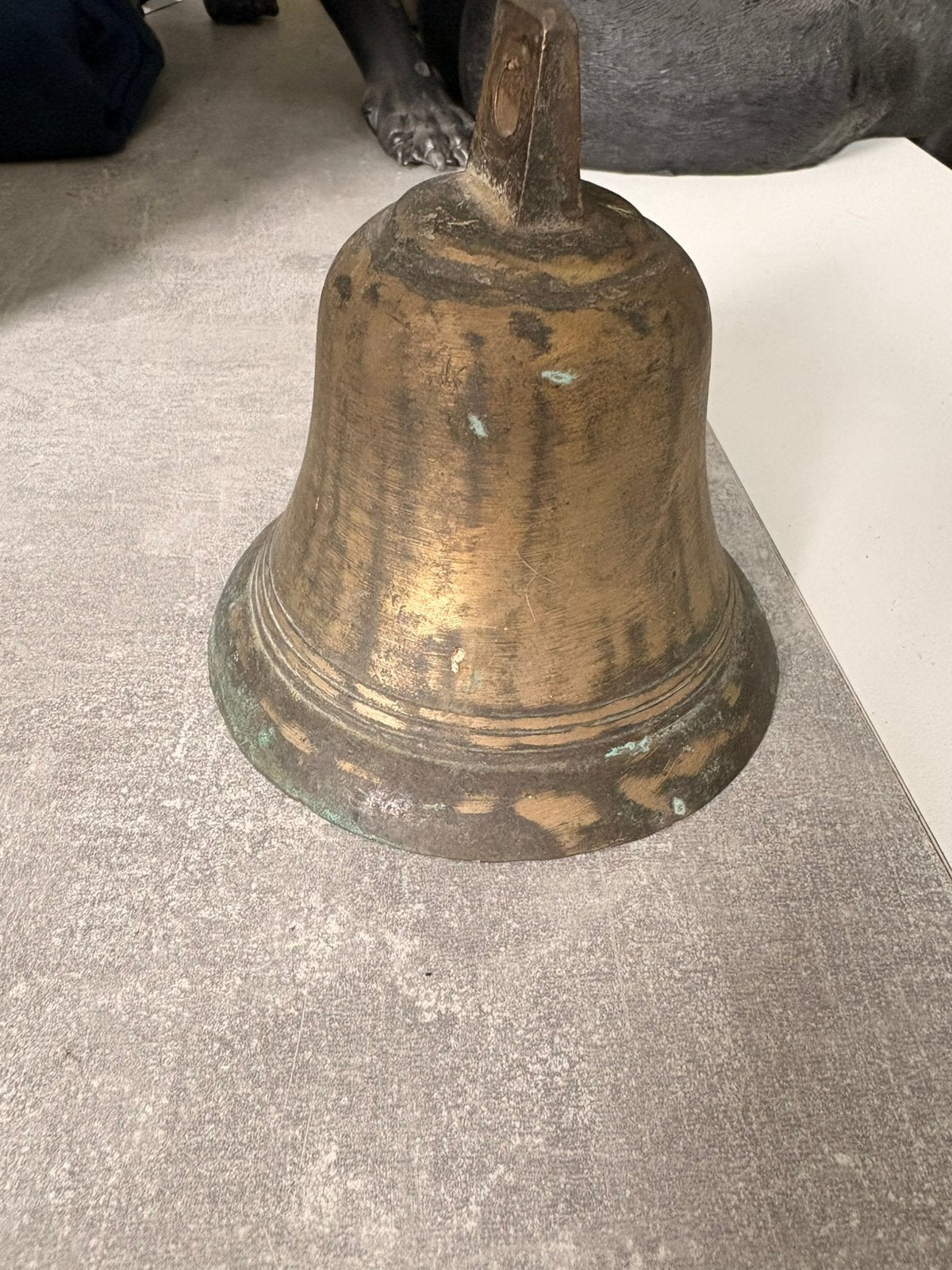 Ancienne cloche, Enlèvement