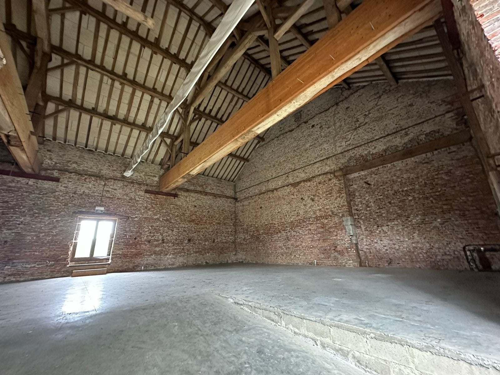 A LOUER / Dépôt Entrepot Hangar à Wasseiges pres de Hannut, Province de Liège
