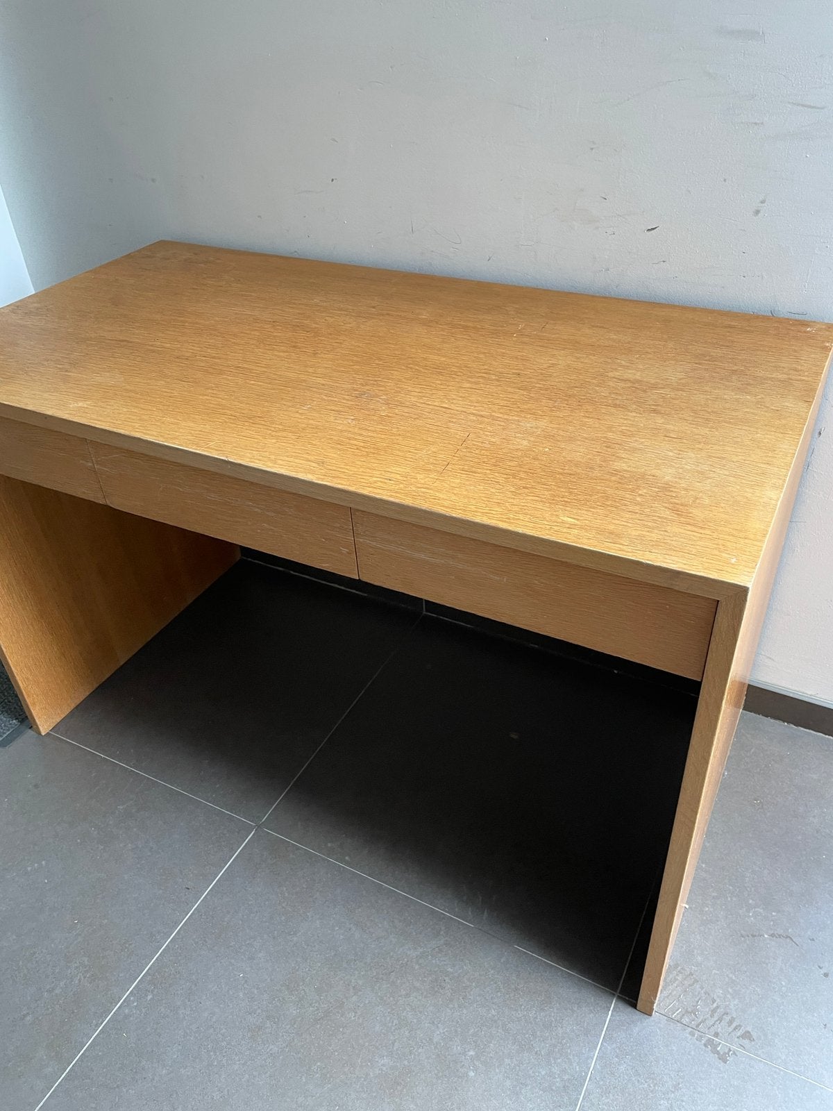 Volhout bureau met schuiven voor kinderen, Huis en Inrichting, Bureaus, Ophalen, Zo goed als nieuw