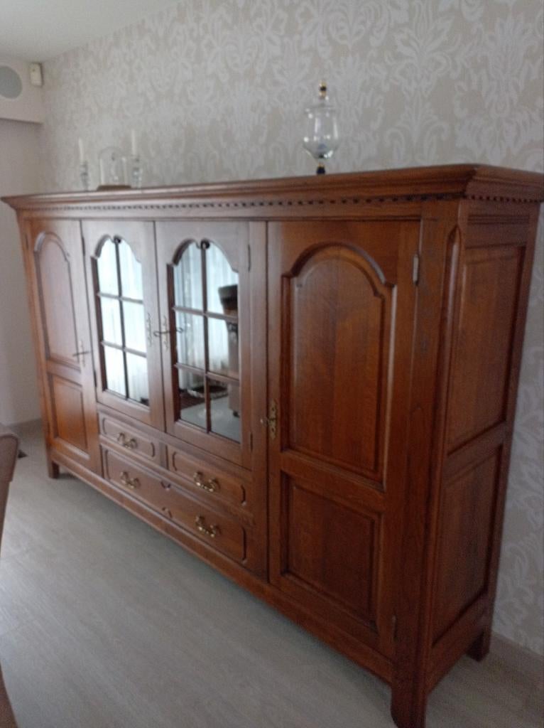 Mooie eiken kast met tafel en 6 stoelen, Ophalen