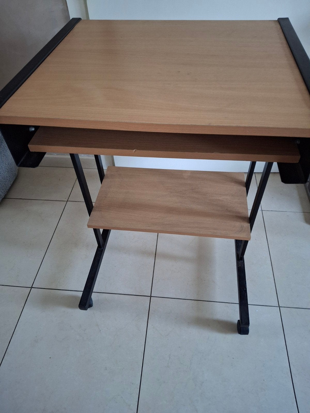 computertafeltje, Huis en Inrichting, Ophalen, Gebruikt, Overige houtsoorten, Modern