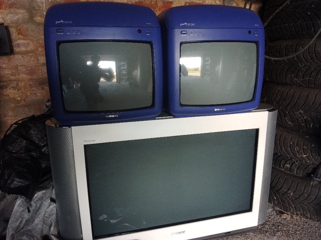 Lot oudere tv toestellen, Ophalen, Sony